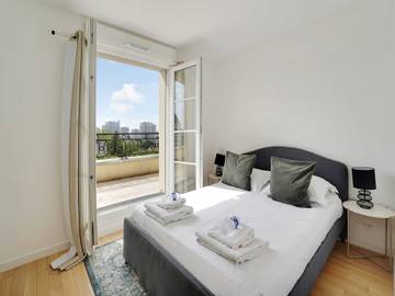 Location De Vacances pour 6 Personnes dans Puteaux, Hauts-de-Seine, Photo 4