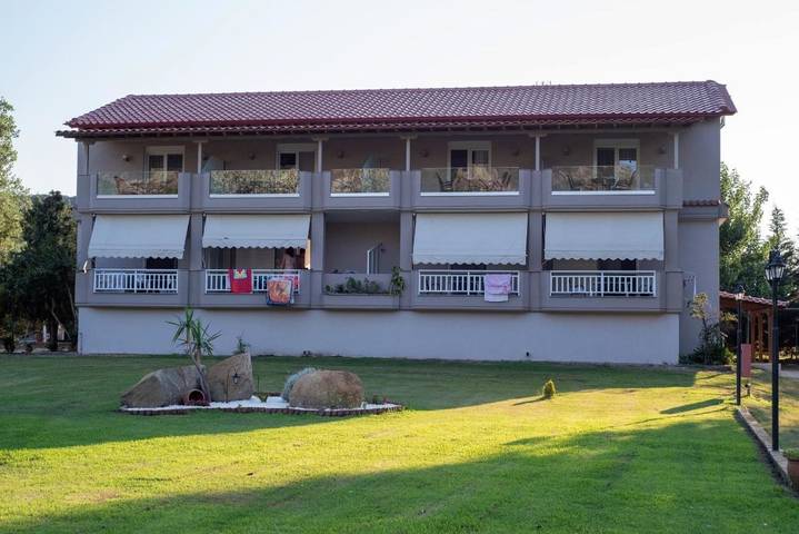 Bungalow für 3 Personen, mit Terrasse und Garten in Chalkidiki - 2