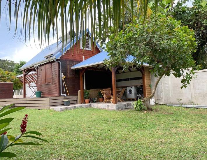 Location de vacances pour 4 personnes, avec vue ainsi que jardin et piscine à Petit-Bourg - 3