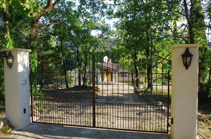 Location de vacances pour 9 personnes, avec piscine et vue ainsi que sauna et jardin, animaux acceptés à Claviers - 2