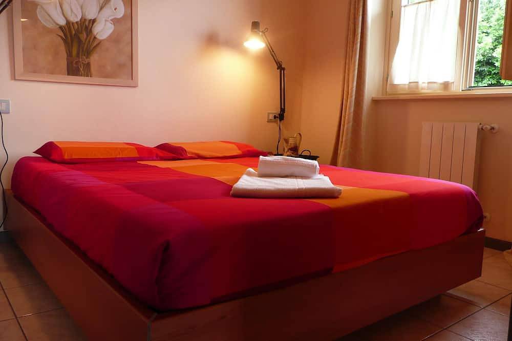Ganze Wohnung, Atemberaubende Aussicht, moderne, helle Wohnung mit Balkon, Garten und Pool in Sala Comacina, Sala Comacina und Umgebung
