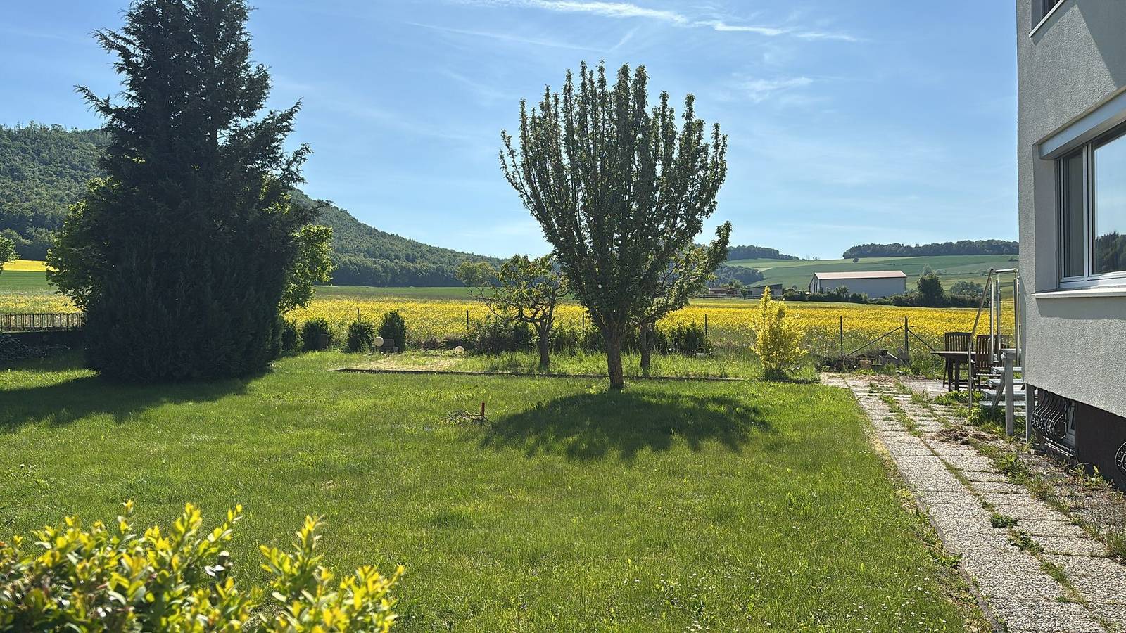 Ganze Wohnung, Ferienwohnung 'Lerchenweg B' mit gemeinsamer Terrasse, gemeinsamem Garten und Wi-Fi in Reinhardshausen, Bad Wildungen