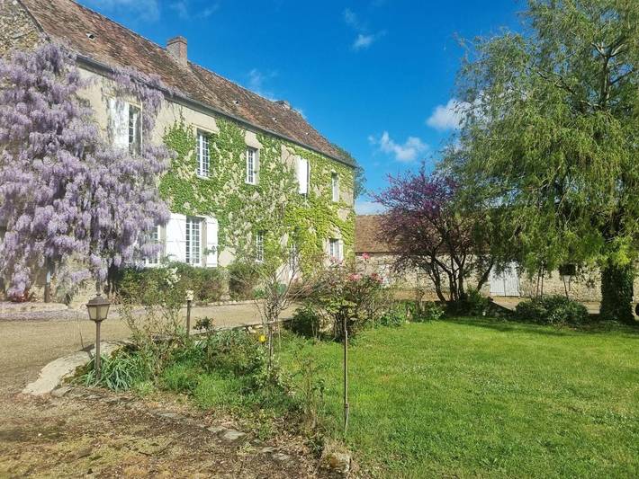 Location de vacances pour 19 personnes, avec jardin à Vernou-la-Celle-sur-Seine