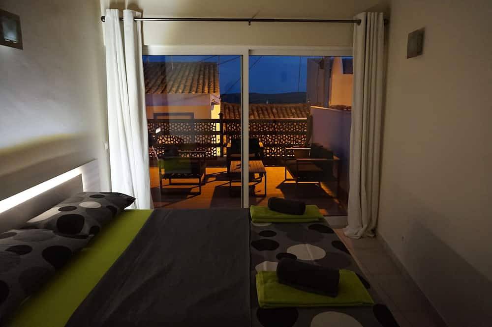 Encantadora casa de pueblo cerca de muchas playas. Gran terraza privada en la azotea. in Raposeira, Vila do Bispo