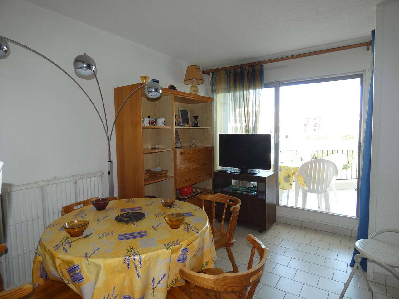 Studio entier, Agréable studio cabine proche plage, verdure et commerces, parking privé, pour 4 personnes in Le Couchant, La Grande-Motte