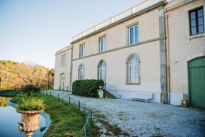 Location de vacances pour 14 personnes, avec jardin ainsi que piscine et vue à Palaja
