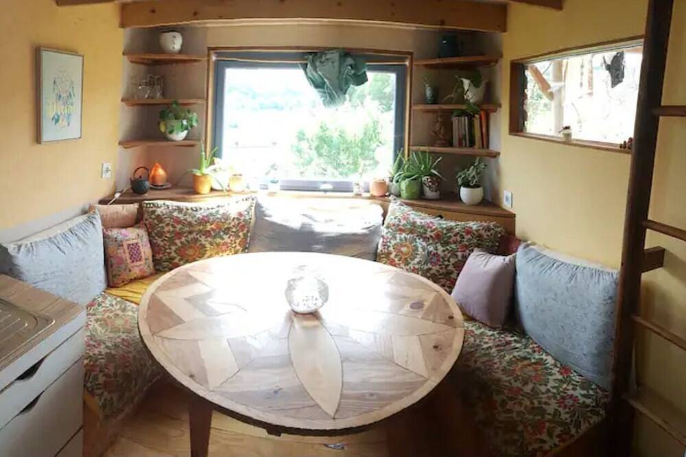 Venez vous ressourcer dans notre Tiny house entre mer et montagne in Gan, Béarn
