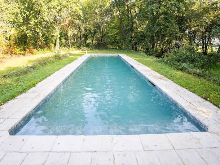 Location de vacances pour 9 personnes, avec Terrasse et Piscine à Liglet
