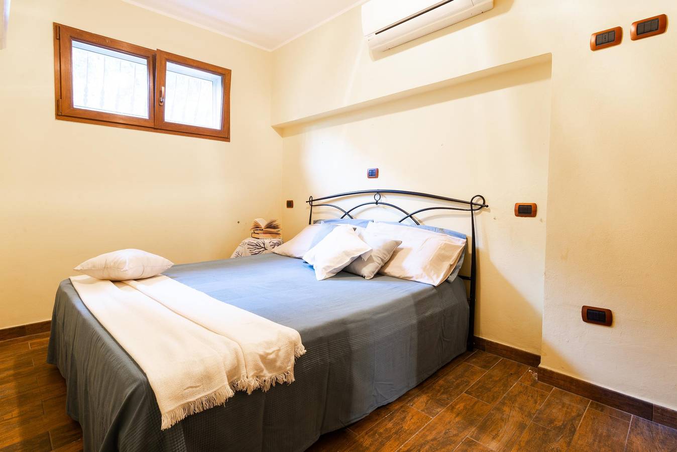 Entire apartment, Apartment Ai Castagni near Beach with Garden, Terrace & Wi-Fi in Naregno, Elba