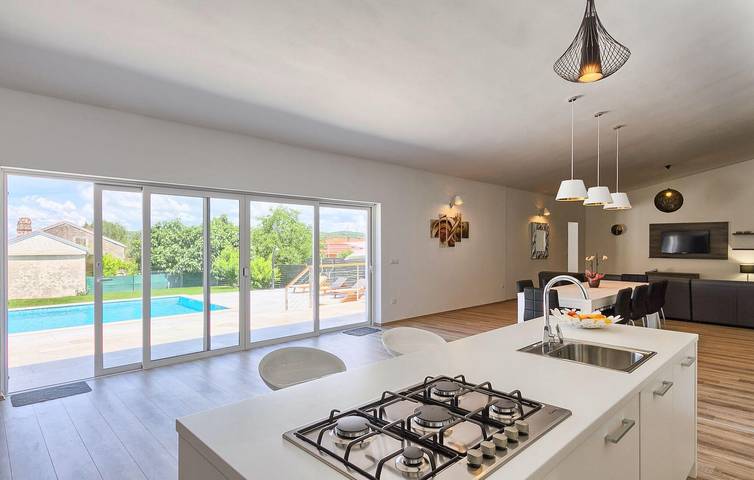 Gemütliche 340 m² große Ferienwohnung mit Pool und Terrasse in Rovinjsko Selo in Rovinjsko Selo, Rovinj