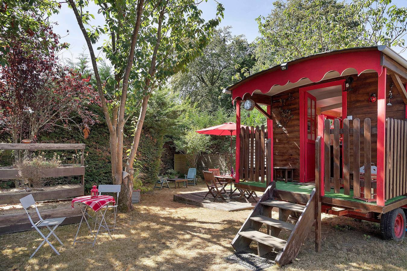 Charming Country Gypsy Caravan Bella