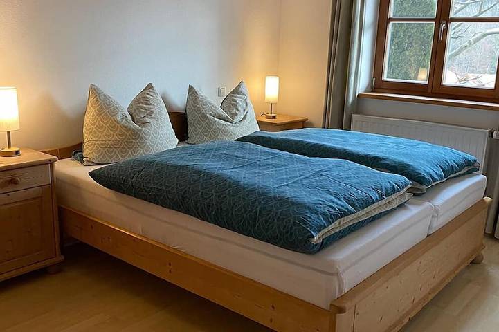 Ganze Wohnung, Ferienwohnung Maria, 40 qm, 1 Schlafzimmer und 1 Wohnzimmer, Terrasse, WLAN in Siegsdorf, Bayerische Alpen
