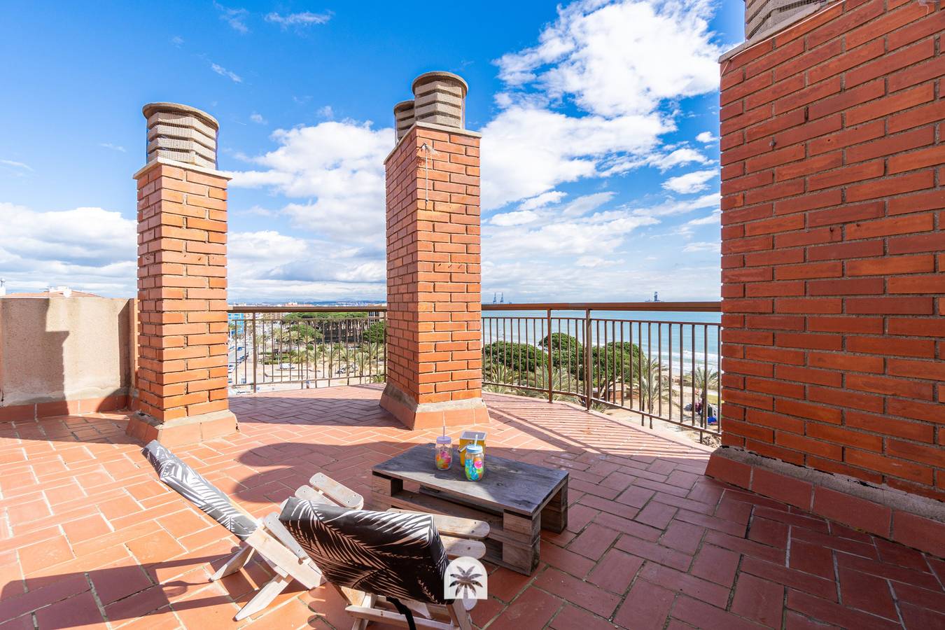 Appartement entier, La Pineda | Première ligne | Terrasse | Aa | Wifi in La Pineda, Platja de la Pineda