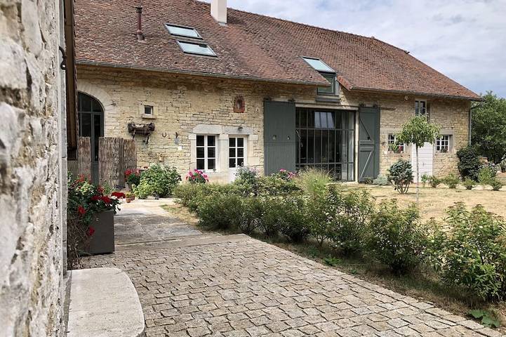 Gîte pour 10 personnes, avec terrasse et jardin dans Essia