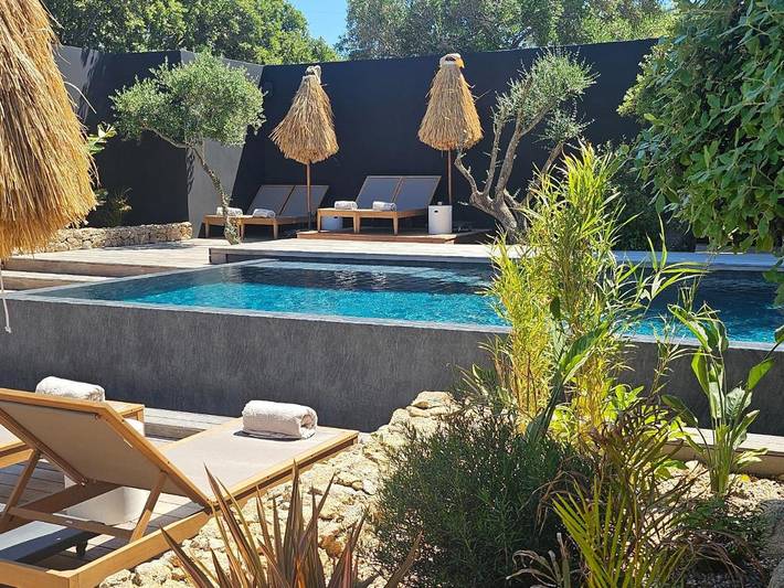 Hôtel pour 2 personnes, avec Terrasse et Jacuzzi ainsi que Jardin et Piscine