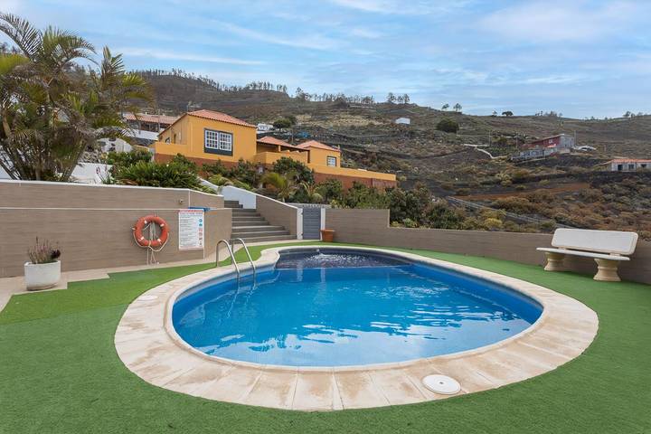 Chalet para 2 personas, con terraza y piscina - 1