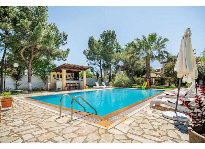 Location de vacances pour 5 personnes, avec jardin à Corfou