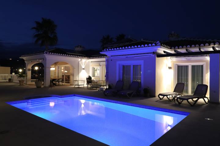 Villa 'Rd01 Atalaya' mit Meerblick, WLAN und Klimaanlage in Torrox Costa, Torrox