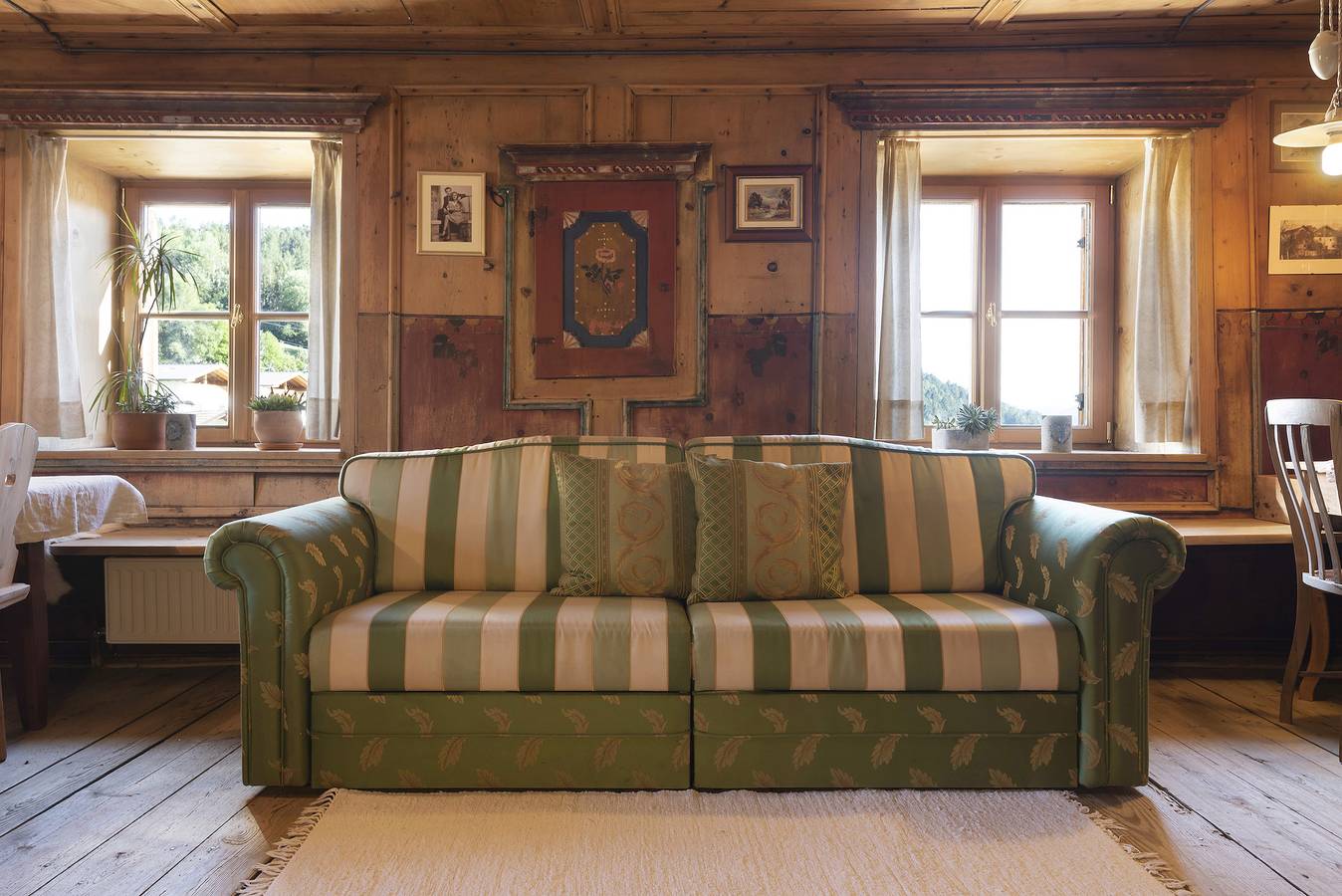 Ganze Wohnung, Historische Ferienwohnung Huber Stube mit Bergblick, Balkon und Wlan in Albions, Lajen