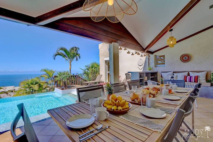 Gîte pour 8 personnes, avec jardin et piscine aux Avirons - 2