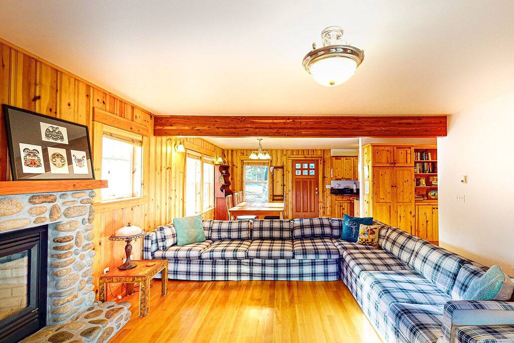 Geräumiges hundefreundliches Ferienhaus mit Garten - zu Fuß zum Strand! Hochzeiten begrüßen zu können! in Gearhart, Clatsop County