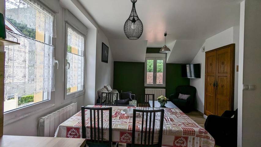Gîte pour 6 personnes, avec Vue à Savignac-les-Ormeaux