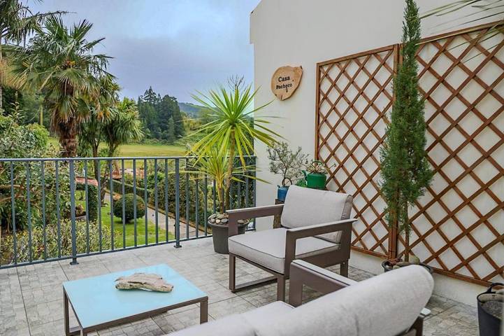 Gîte pour 2 personnes, avec terrasse et vue, animaux acceptés dans Furnas - 2