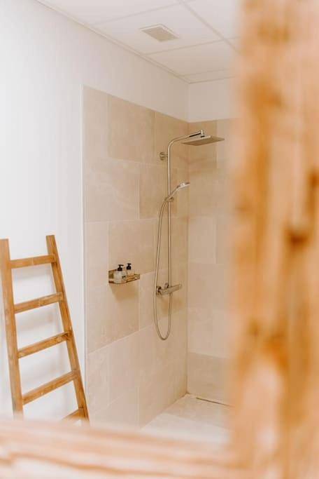 Gîte pour 2 personnes, avec jacuzzi ainsi que sauna et bassin pour enfant à Tubize - 2