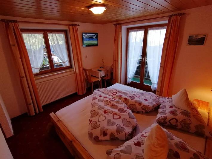 Ganze Ferienwohnung, Doppelzimmer, Bad, Wc, Balkon in Sankt Gallenkirch (Stadt), Sankt Gallenkirch