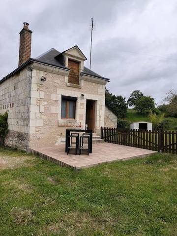 Gîte pour 4 personnes, avec terrasse ainsi que jardin et vue à Mosnes