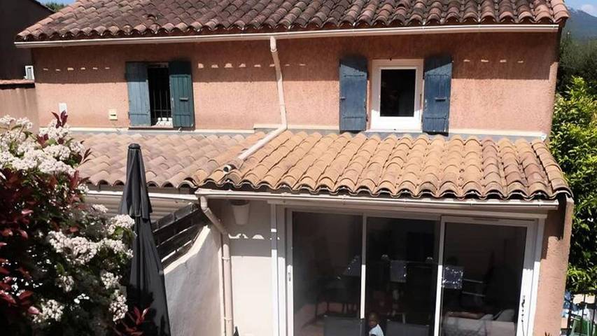 Appartement de vacances pour 6 personnes, avec terrasse et piscine