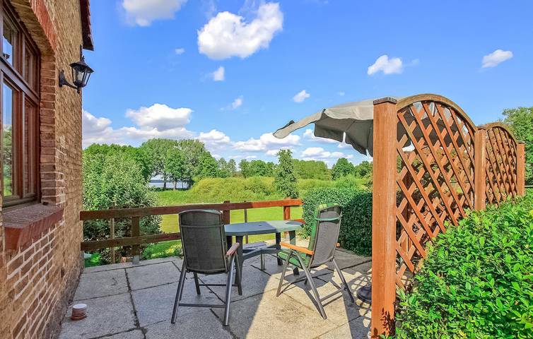 Rückzugsort am See in Thomsdorf mit WiFi, Parkplatz, Terrasse und eingezäuntem Garten in Thomsdorf, Boitzenburger Land