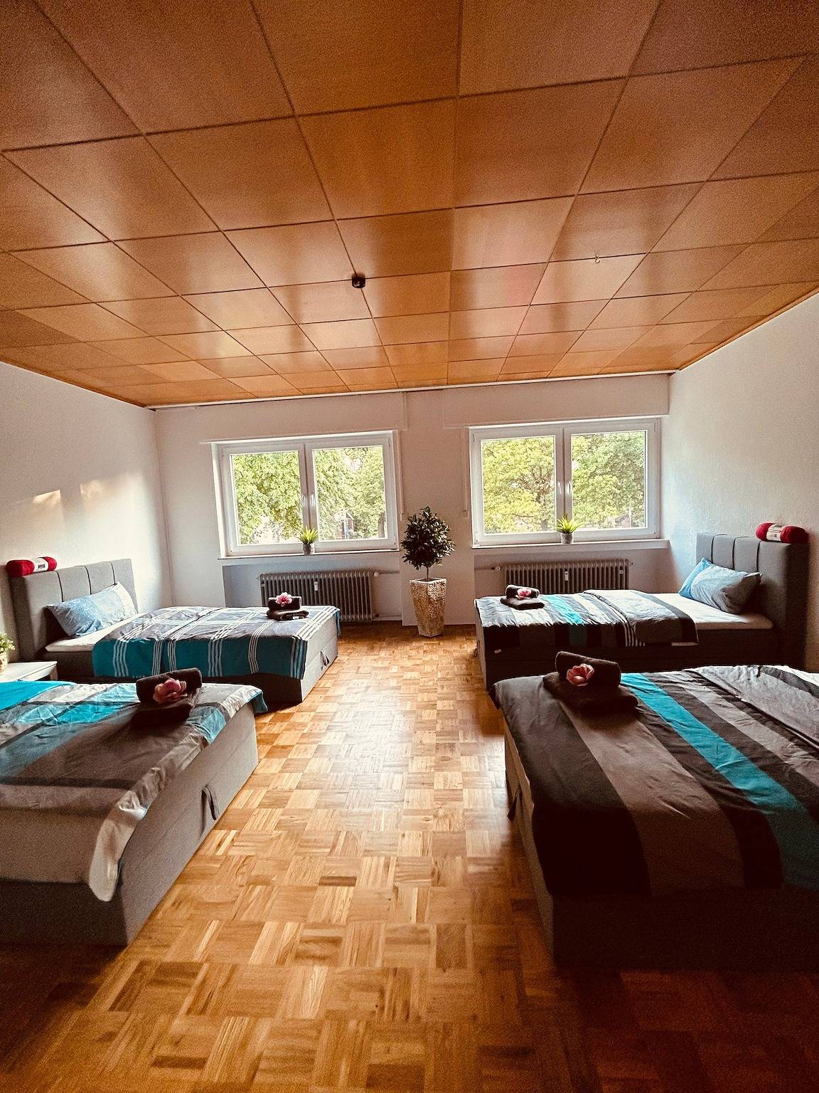 Ganze Wohnung, Ferienwohnung 'Minas Ferienwohnung' mit Privatterrasse, Balkon und Wlan in Dormagen, Rhein-Kreis Neuss