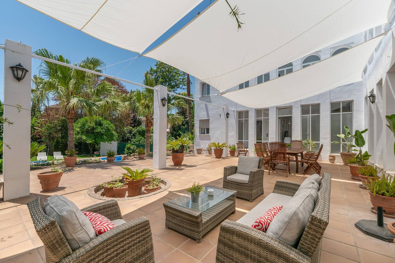 Superbe villa 5 chambres avec piscine privée près de Puerto Banús in Nueva Andalucia Golf Valley, Marbella