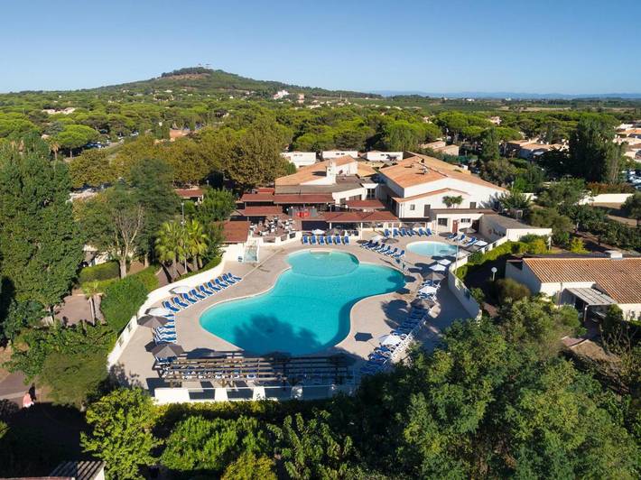 Appart’hôtel pour 4 personnes, avec jardin ainsi que piscine et bassin pour enfant