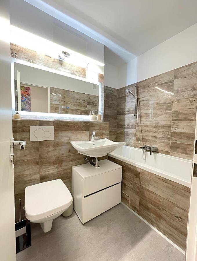Ferienwohnung für 4 Personen, mit Balkon und Terrasse sowie Seeblick und Ausblick in Hannover - 3