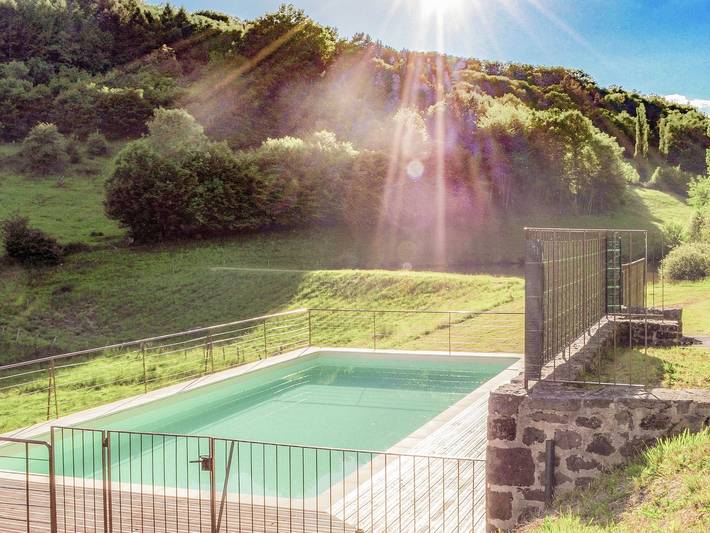 Cottage pour 8 personnes, avec terrasse et piscine, adapté aux familles à Sérilhac