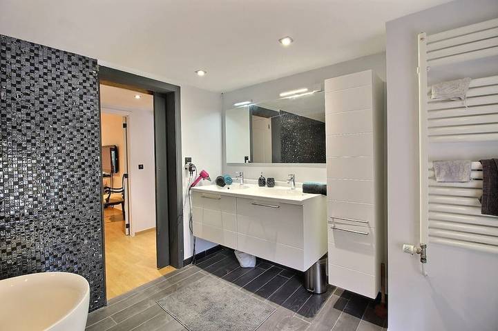 Location de vacances pour 21 personnes, avec jardin à Chimay - 4