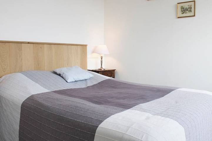 Entire apartment, Renovated studio with quiet balcony in Bois-Colombes, Hauts-de-Seine
