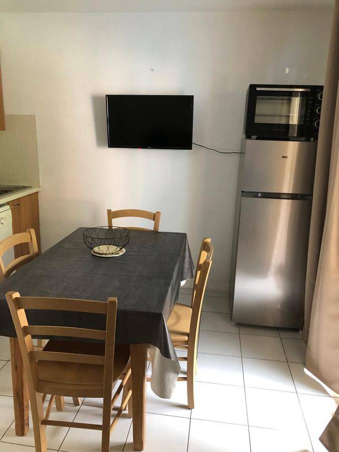 Apartamento de vacaciones para 4 personas, con vistas y jardín además de piscina para niños y piscina - 1