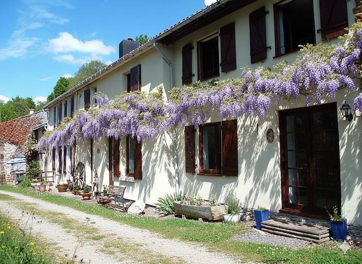 Gîte pour 17 personnes, avec piscine, animaux acceptés à Vernoux-en-Gâtine