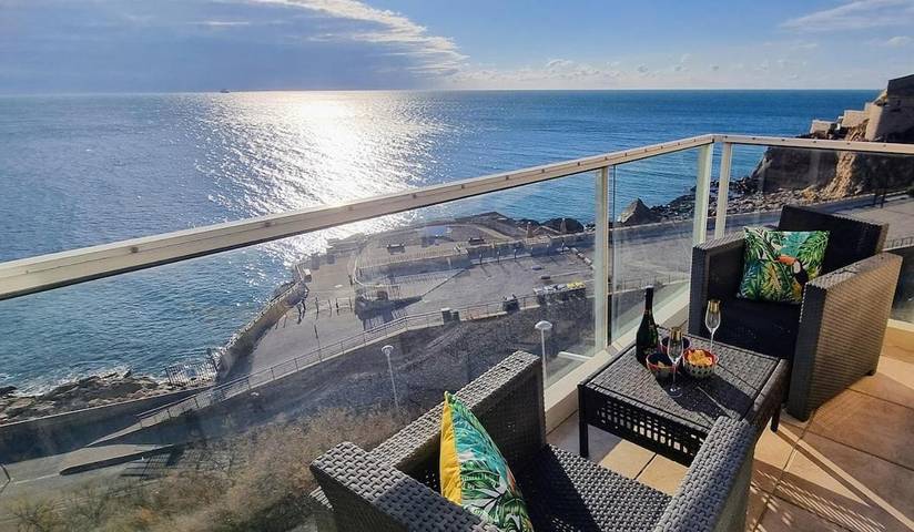 Gîte pour 4 personnes, avec Balcon et Terrasse ainsi que Piscine et Vue dans Port de Sète - 4