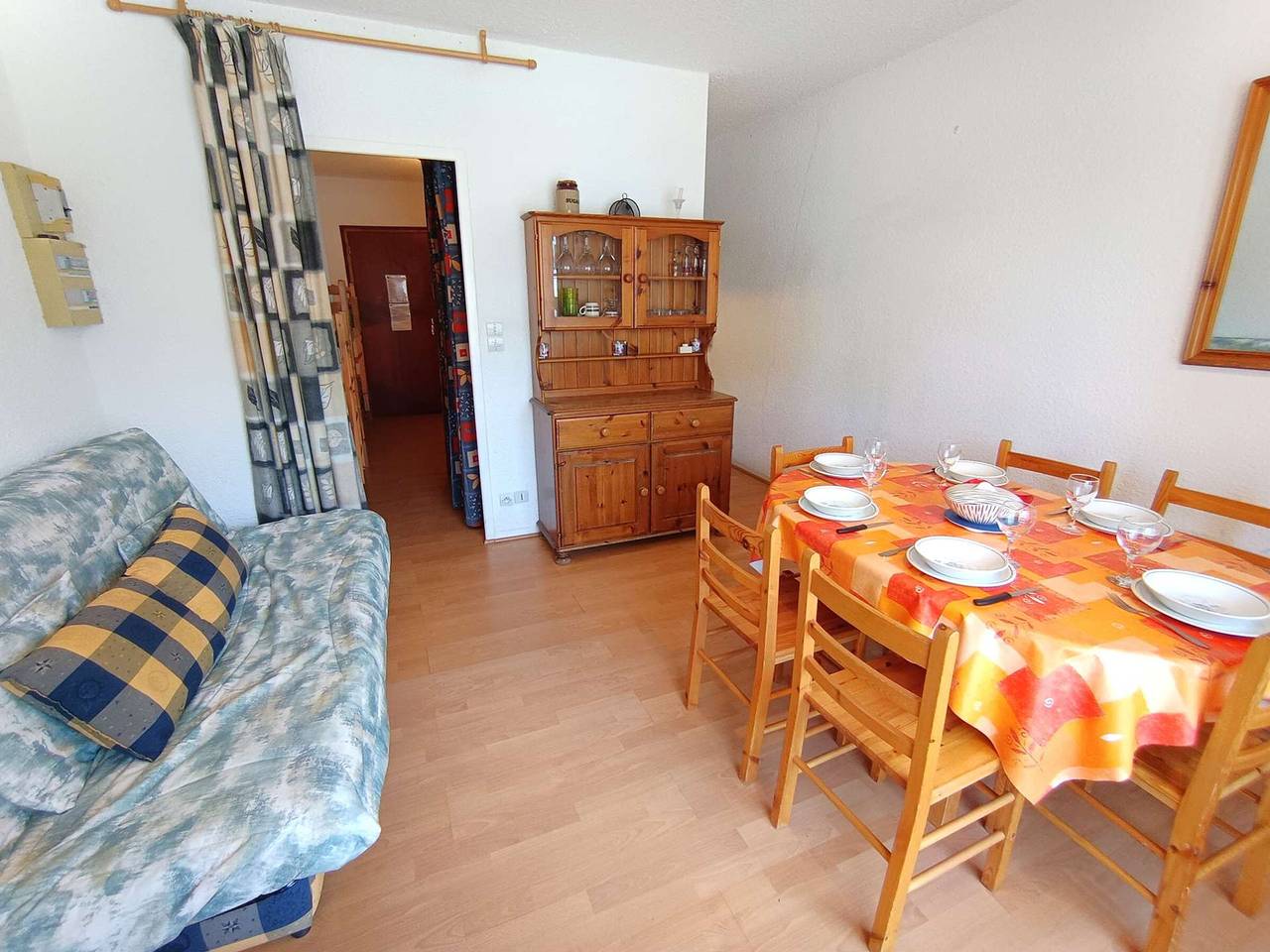 Entire studio, Cozy Studio Cabine for 6 at Pla d'Adet - Balcony, Parking, Ski Locker in Saint-Lary-Soulan, Pyrenees National Park