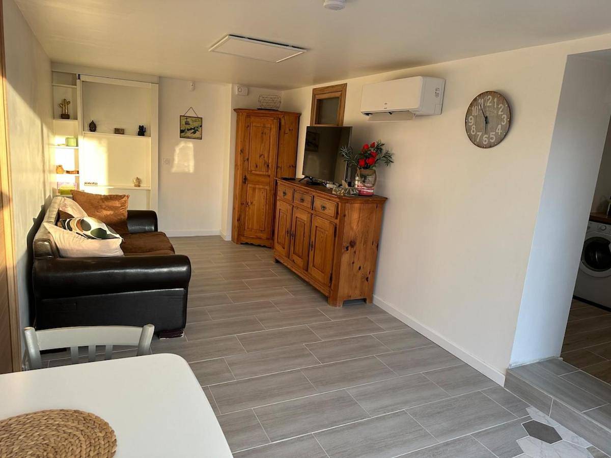 Appartement entier, One-Bedroom Apartment in Feyzin, Lyon et ses environs
