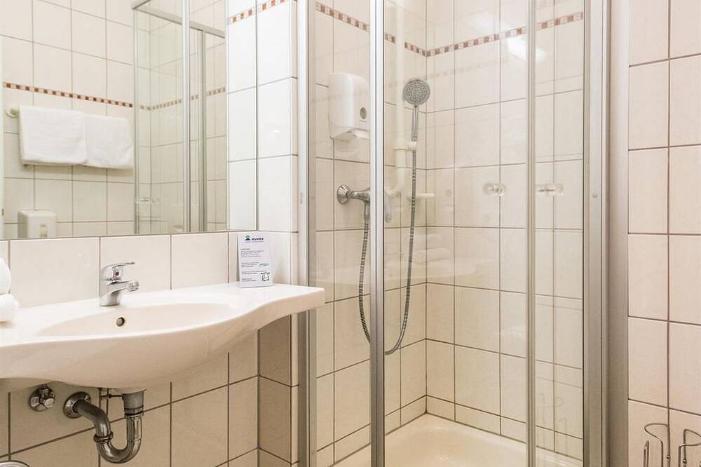 Zweibettzimmer - euvea Freizeit- und Tagungshotel ggmbh in Neuerburg, Eifelkreis Bitburg-Prüm