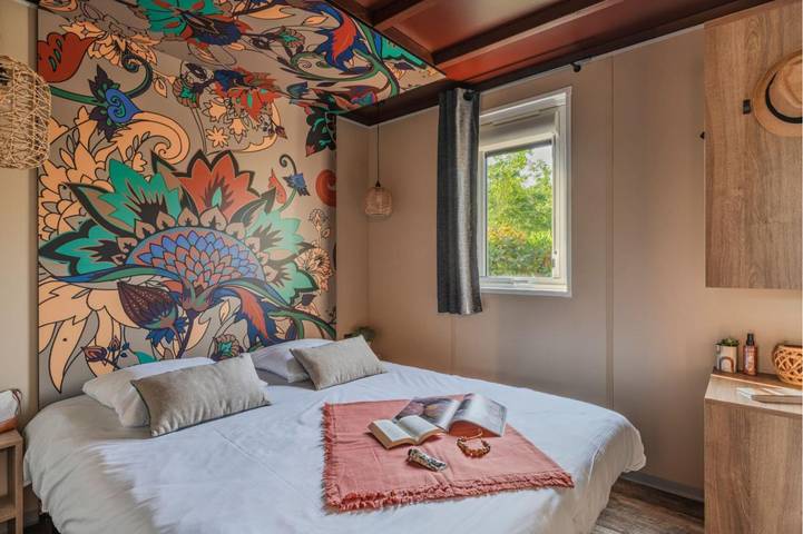 Camping pour 7 personnes, avec terrasse ainsi que jardin et piscine, adapté aux familles à Portiragnes - 4