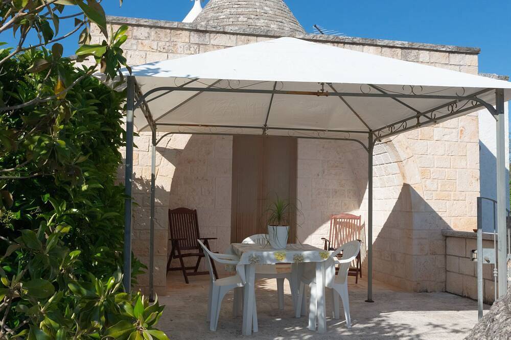 Magnolia Trullo with Ac in Carovigno, Salento