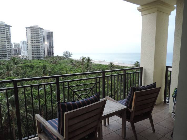 Vacation rental for 7 people, with hot tub and pool as well as balcony in Singer Island