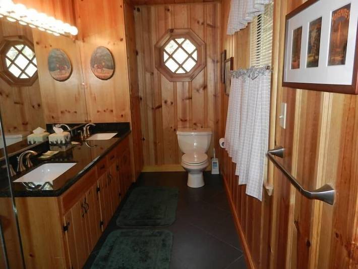 Log cabin for 8 people, with terrace and hot tub in Yosemite National Park