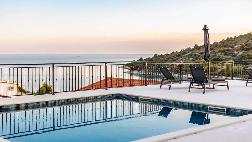 Villa pour 13 personnes, avec piscine et jardin à Sevid